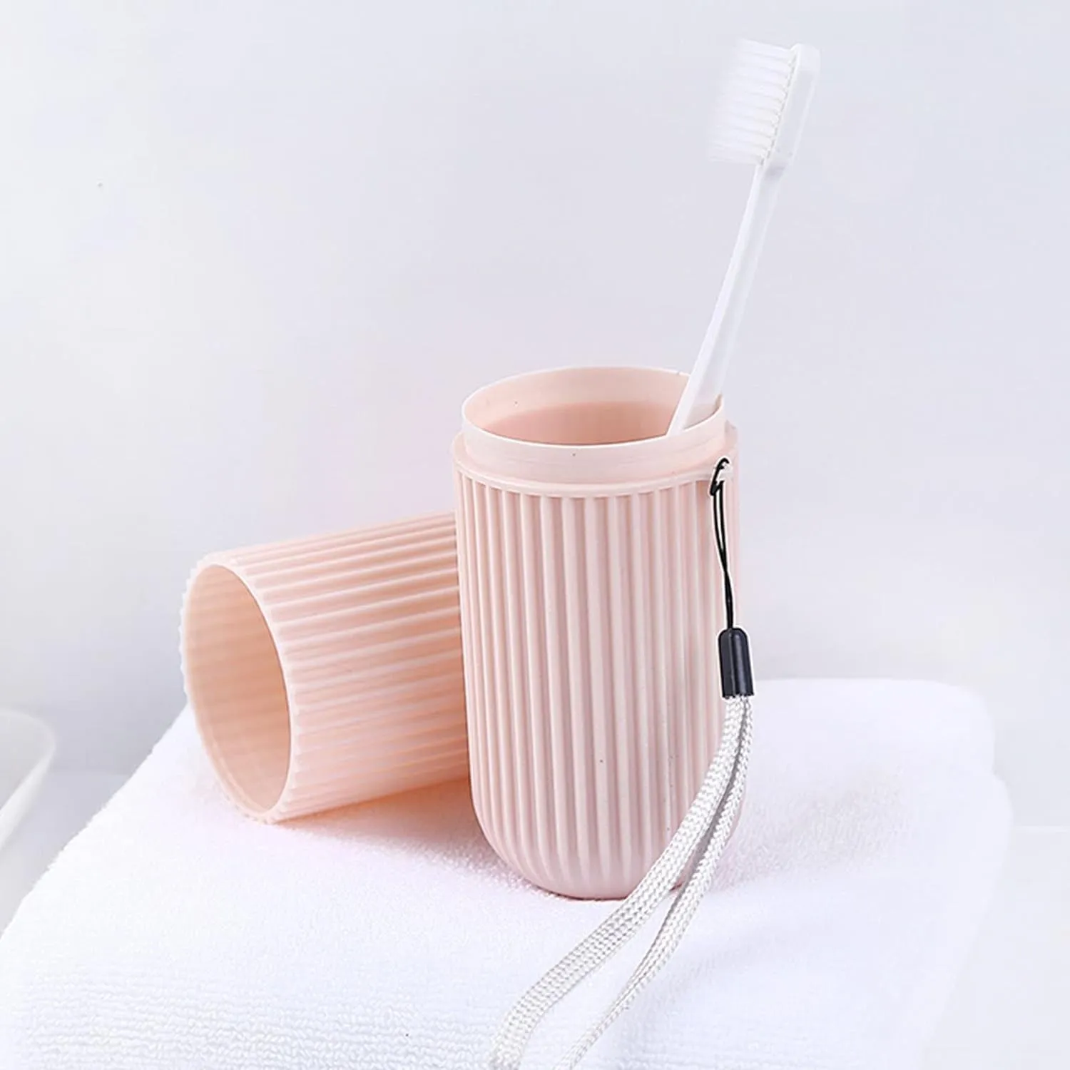 Travel Toothbrush Holder, Portable Toothbrush Case for Traveling, Camping, Capsule Shape Travel Toothbrush Toothpaste Case Holder Portable Toothbrush Storage Plastic Toothbrush Holder With Rope and Brush